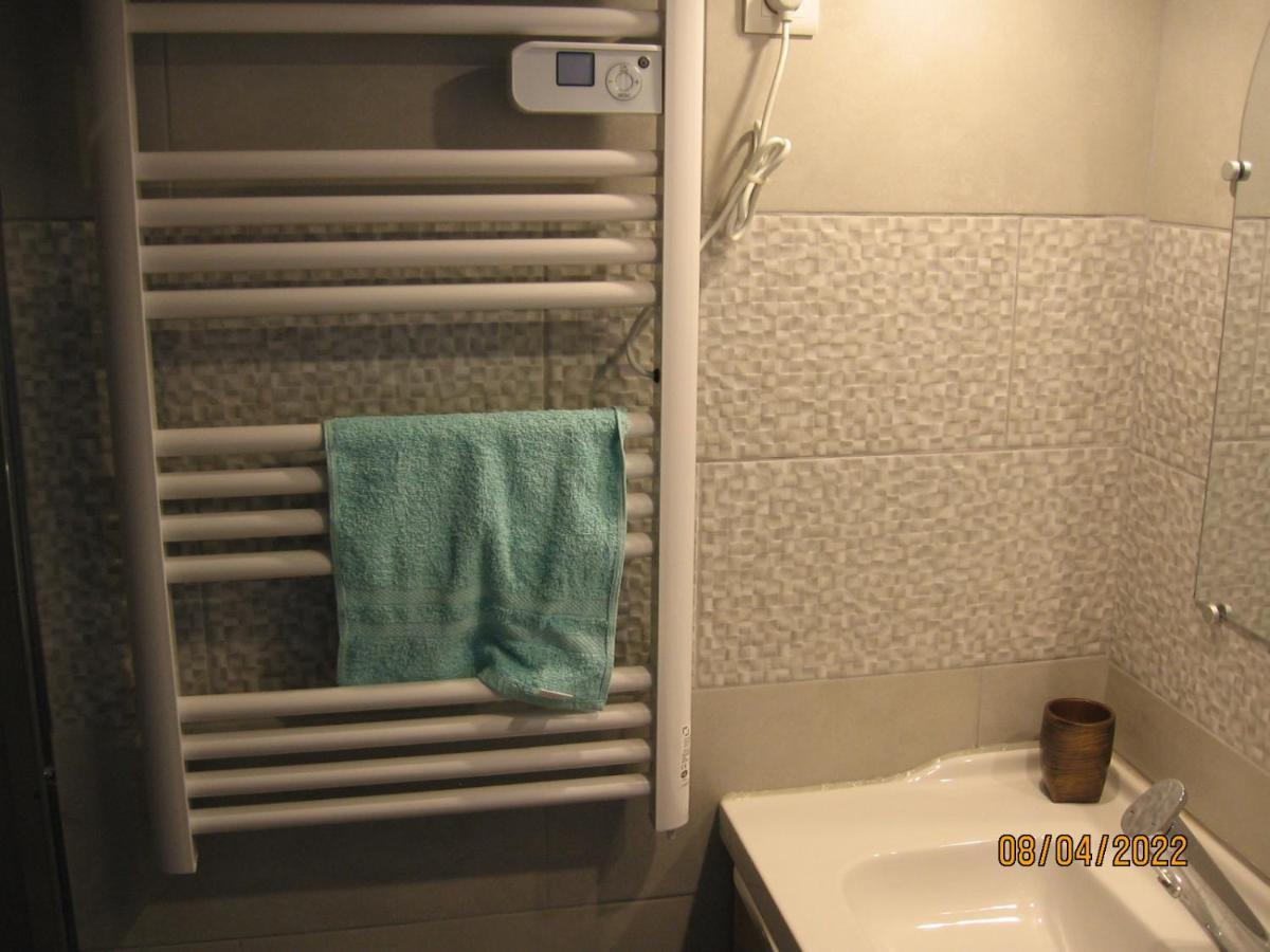 Appartement Avec Chambre En Mezzanine Rognac Bagian luar foto